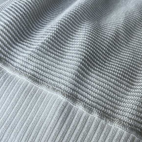 Club Monaco XS sweater tank, never worn - Picture 5 of 5